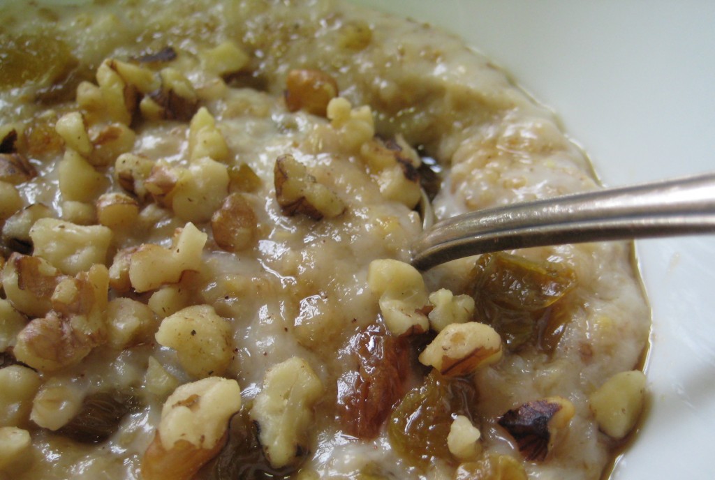 Oatmeal, walnuts and raisins in a bowl